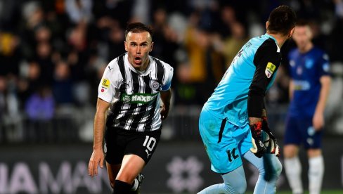PARTIZAN SA PRVOG MESTA ČEKA DERBI: Crno-beli dobili i Železničar, neka se spremi Zvezda! (VIDEO) PARTIZAN SA PRVOG MESTA ČEKA DERBI: Crno-beli dobili i Železničar, neka se spremi Zvezda! (VIDEO)