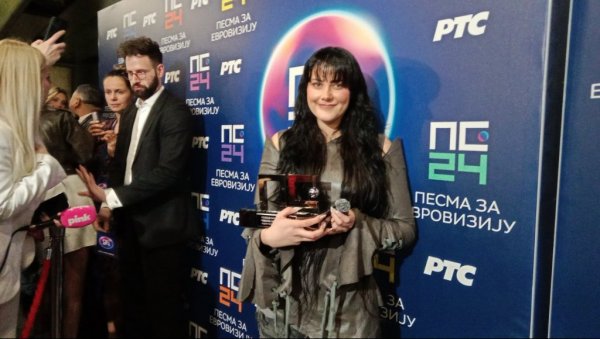 ПРЕДСТАВНИЦА СРБИЈЕ СКОЧИЛА НА КЛАДИОНИЦАМА: Ево које место Теодори предвиђају на Евровизији, они су и даље први ПРЕДСТАВНИЦА СРБИЈЕ СКОЧИЛА НА КЛАДИОНИЦАМА: Ево које место Теодори предвиђају на Евровизији, они су и даље први