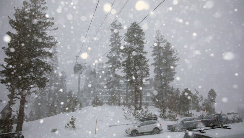 СРУШИО СЕ АВИОН СА ОСАМ ЉУДИ У МЕЈНУ: Пад се догодио усред јаке снежне олује