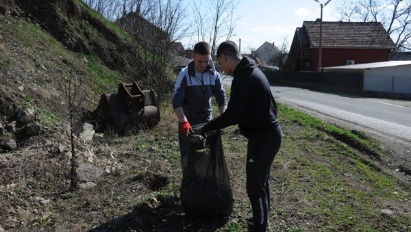 ЕКО АКЦИЈА У СИРЧИ: Краљевчани засукали рукаве овог викенда ЕКО АКЦИЈА У СИРЧИ: Краљевчани засукали рукаве овог викенда