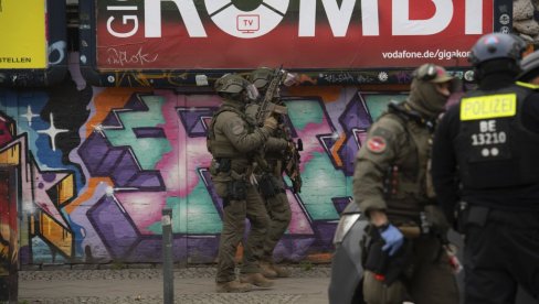 VELIKA AKCIJA NEMAČKIH SPECIJALACA: Pogledajte snimak sa ulica Berlina - Lov na teroriste usred dana (VIDEO) VELIKA AKCIJA NEMAČKIH SPECIJALACA: Pogledajte snimak sa ulica Berlina - Lov na teroriste usred dana (VIDEO)