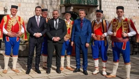 JAČE VEZE SA SRBIJOM: Garčević sa Milićevićem i ambasadorom Rodićem u Heceg Novom (FOTO) JAČE VEZE SA SRBIJOM: Garčević sa Milićevićem i ambasadorom Rodićem u Heceg Novom (FOTO)