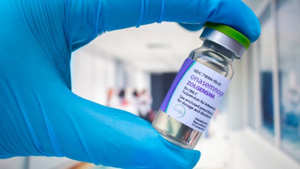 СРБИЈА ЋЕ ПРАВИТИ ЛЕК ЗА СПИНАЛНУ МИШИЋНУ АТРОФИЈУ: Јефтинији и ефикаснији од золгенсме која кошта 2,125 милиона долара СРБИЈА ЋЕ ПРАВИТИ ЛЕК ЗА СПИНАЛНУ МИШИЋНУ АТРОФИЈУ: Јефтинији и ефикаснији од золгенсме која кошта 2,125 милиона долара