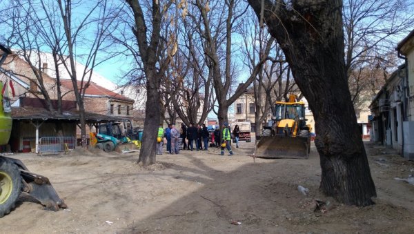 ГРАЂАНИ ОДБРАНИЛИ СТАБЛА КОД ЧИКОША: Почело партерно уређење култног места за бројне генерације Пожаревљана ГРАЂАНИ ОДБРАНИЛИ СТАБЛА КОД ЧИКОША: Почело партерно уређење култног места за бројне генерације Пожаревљана