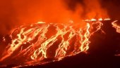 NEVEROVATAN PRIZOR: Pogledajte kako vrela lava uništava sve pred sobom (VIDEO) NEVEROVATAN PRIZOR: Pogledajte kako vrela lava uništava sve pred sobom (VIDEO)