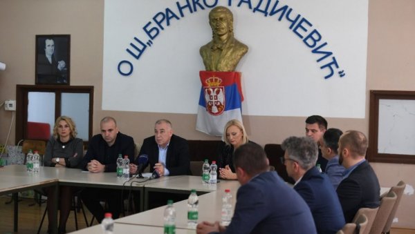 И ПРОСВЕТА У ОГРОМНОМ ПРОБЛЕМУ ЗБОГ УКИДАЊА ДИНАРА: Куртијева самовоља пореметила рад школа, директори апелују на ЕУ да суспендује одлуку И ПРОСВЕТА У ОГРОМНОМ ПРОБЛЕМУ ЗБОГ УКИДАЊА ДИНАРА: Куртијева самовоља пореметила рад школа, директори апелују на ЕУ да суспендује одлуку