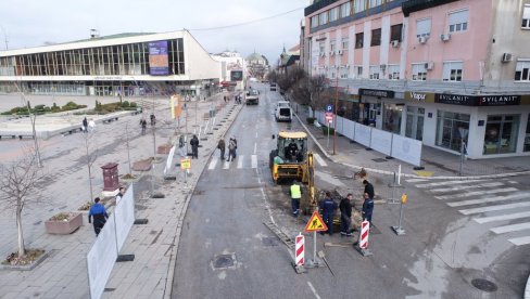 CENTAR ČAČKA PEŠAČKA ZONA: U gradu na Moravi počela obimna rekonstrukcija Ulice župana Stracimira CENTAR ČAČKA PEŠAČKA ZONA: U gradu na Moravi počela obimna rekonstrukcija Ulice župana Stracimira