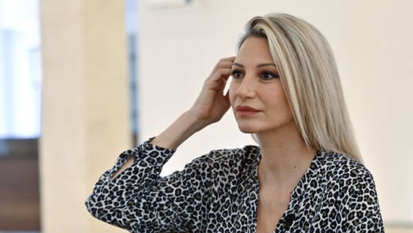БОГ МЕ ЈЕ ПОГЛЕДАО И РЕКАО ХАЈДЕ ДА СЕ ПОИГРАМО: Јелена Јовичић, глумица БОГ МЕ ЈЕ ПОГЛЕДАО И РЕКАО ХАЈДЕ ДА СЕ ПОИГРАМО: Јелена Јовичић, глумица