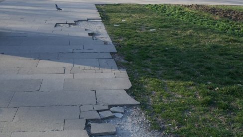 ОПРЕЗНО, ОШТЕЋЕНЕ СТАЗЕ НА ТАШМАЈДАНУ: Чувеном престоничком парку у центру града неопходна је хитна санација ОПРЕЗНО, ОШТЕЋЕНЕ СТАЗЕ НА ТАШМАЈДАНУ: Чувеном престоничком парку у центру града неопходна је хитна санација