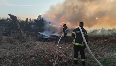 KO JE PALIO STARE ŽELEZNIČKE PRAGOVE? U Plandištu se za vikend nadvio veliki crni dim, obaveštene nadležne inspekcije