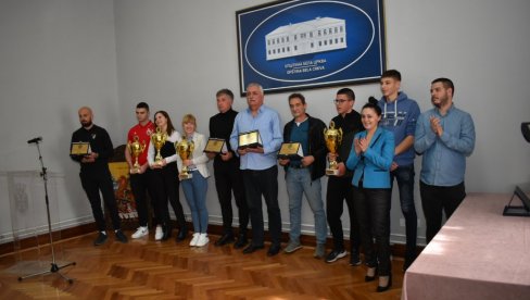 РОНИОЦИ ОПЕТ НАЈБОЉИ: Бела Црква изабрала најбоље спортисте у 2023. години РОНИОЦИ ОПЕТ НАЈБОЉИ: Бела Црква изабрала најбоље спортисте у 2023. години