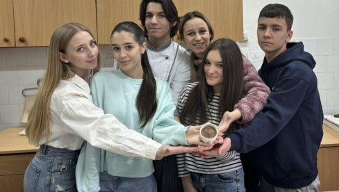 ZDRAV KREM SA URMOM I ŽIROM: Poslastica po receptu niških đaka ZDRAV KREM SA URMOM I ŽIROM: Poslastica po receptu niških đaka