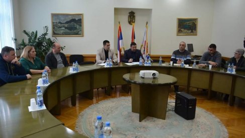 REŠENJE ZA PRUGU KROZ ČORTANOVCE I BEŠKU Čekaju signal bar za stajališta REŠENJE ZA PRUGU KROZ ČORTANOVCE I BEŠKU Čekaju signal bar za stajališta
