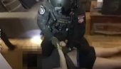 ОВАКО СУ УХАПШЕНИ ПЕДОФИЛИ У СРБИЈИ: Погледајте муњевиту акцију МУП-а (ВИДЕО) ОВАКО СУ УХАПШЕНИ ПЕДОФИЛИ У СРБИЈИ: Погледајте муњевиту акцију МУП-а (ВИДЕО)
