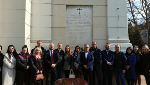 У СУБОТИЦИ ОБЕЛЕЖЕН ЈУБИЛЕЈ БИТКЕ КОД КАПОЊЕ Помен јунацима Српске Војводине У СУБОТИЦИ ОБЕЛЕЖЕН ЈУБИЛЕЈ БИТКЕ КОД КАПОЊЕ Помен јунацима Српске Војводине