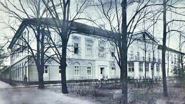 ФЕЉТОН - ТРАДИЦИЈА РУСКИХ КАДЕТА НАСТАЉЕНА У БЕЛОЈ ЦРКВИ: Женски институт је радио под покровитељством краљице Марије Карађорђевић ФЕЉТОН - ТРАДИЦИЈА РУСКИХ КАДЕТА НАСТАЉЕНА У БЕЛОЈ ЦРКВИ: Женски институт је радио под покровитељством краљице Марије Карађорђевић