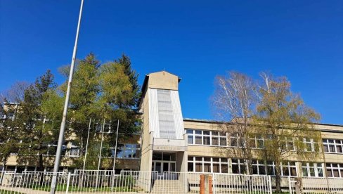 NASILNIK NA ONLAJN NASTAVI, A DEVOJČICA U KLUPI: Slučaj vršnjačkog nasilja u osnovnoj u Šidu dobio privremeni epilog NASILNIK NA ONLAJN NASTAVI, A DEVOJČICA U KLUPI: Slučaj vršnjačkog nasilja u osnovnoj u Šidu dobio privremeni epilog