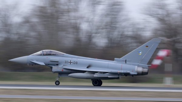 ВОЈНИ АВИОН МОРАО ПРИНУДНО ДА СЛЕТИ: Хаос на аеродрому, алармиране ватрогасне јединице ВОЈНИ АВИОН МОРАО ПРИНУДНО ДА СЛЕТИ: Хаос на аеродрому, алармиране ватрогасне јединице