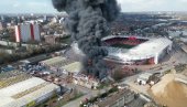 DRAMA U ENGLESKOJ! Veliki požar kod poznatog stadiona (VIDEO) DRAMA U ENGLESKOJ! Veliki požar kod poznatog stadiona (VIDEO)
