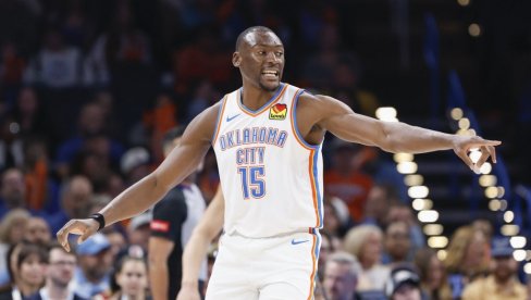 UŽASNE SCENE U PORTLANDU! Poznati NBA centar pao u nesvest (VIDEO) UŽASNE SCENE U PORTLANDU! Poznati NBA centar pao u nesvest (VIDEO)