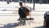 ZABAVA ZA LJUBITELJE MUZIKE: Ulični koncert za gitaru u centru Požarevca ZABAVA ZA LJUBITELJE MUZIKE: Ulični koncert za gitaru u centru Požarevca