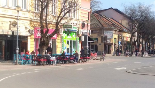 У ЦЕНТРУ ПОЖАРЕВЦА: Отворене прве летње баште