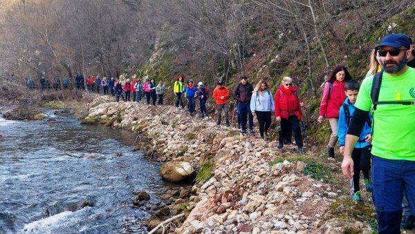ПЛАНИНАРСКА АКЦИЈА КОД ПАРАЋИНА: Пешачили кањоном Црнице ПЛАНИНАРСКА АКЦИЈА КОД ПАРАЋИНА: Пешачили кањоном Црнице