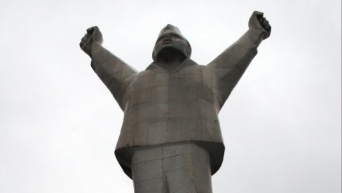 PUCALI U SPOMENIK: Incident kod Valjeva, ponovo na meti monumentalno obeležje Stevanu Filipoviću na brdu Vidrak PUCALI U SPOMENIK: Incident kod Valjeva, ponovo na meti monumentalno obeležje Stevanu Filipoviću na brdu Vidrak