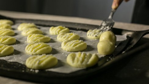 ŠAPICE NA MASTI: Recept koji se generacijama priprema i koji se pravi od sastojaka koje imamo u kući ŠAPICE NA MASTI: Recept koji se generacijama priprema i koji se pravi od sastojaka koje imamo u kući