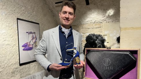 ЗЛАТНИ ЂОН И ШТИКЛА ОД КАРБОНА: Ципеле Новосађанина Александра Брачера од 17.000 евра на Недељи моде у Паризу изазвале велику пажњу