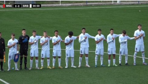 PONOSNO I SA RUKOM NA SRCU: Fudbaler Arsenala oduševio sve, zapevao Bože pravde (VIDEO) PONOSNO I SA RUKOM NA SRCU: Fudbaler Arsenala oduševio sve, zapevao Bože pravde (VIDEO)