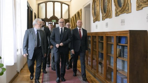 ЗАЈЕДНО ЧУВАЈУ НАЦИОНАЛНЕ ВРЕДНОСТИ : Министарство одбране Србије и Матица српска озваничили сарадњу (ФОТО) ЗАЈЕДНО ЧУВАЈУ НАЦИОНАЛНЕ ВРЕДНОСТИ : Министарство одбране Србије и Матица српска озваничили сарадњу (ФОТО)