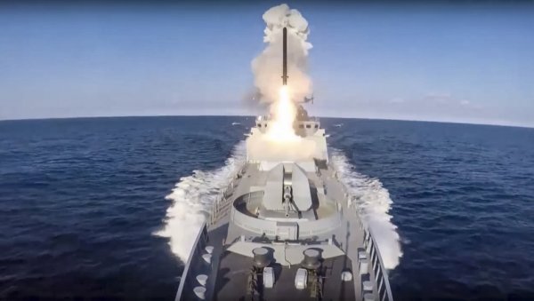 ЗЕЛЕНСКИ СА ЏОНСОНОМ: Руси лансирали 190 ракете, 140 дронова и 700 клизних бомби ЗЕЛЕНСКИ СА ЏОНСОНОМ: Руси лансирали 190 ракете, 140 дронова и 700 клизних бомби