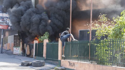 VLADA HAITIJA PRODUŽILA VANREDNO STANJE: LJudi sa pištoljima su trenutni kontrolori politike VLADA HAITIJA PRODUŽILA VANREDNO STANJE: LJudi sa pištoljima su trenutni kontrolori politike