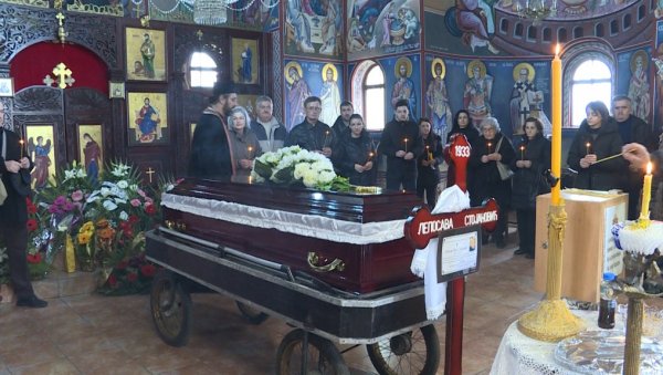 САХРАЊЕНА БАКА МИЛА, СИМБОЛ СРПСТВА У ПРИШТИНИ: Како је било бити сама међу четири зида, без друштва и неког с ким би поразговарала? САХРАЊЕНА БАКА МИЛА, СИМБОЛ СРПСТВА У ПРИШТИНИ: Како је било бити сама међу четири зида, без друштва и неког с ким би поразговарала?