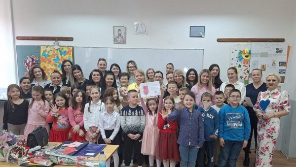 СВИ ДАНИ ДА БУДУ ПУНИ ПОШТОВАЊА, ПАЖЊЕ И ЉУБАВИ: Угљевички ђаци мајкама у част 8. марта приредили приредбу СВИ ДАНИ ДА БУДУ ПУНИ ПОШТОВАЊА, ПАЖЊЕ И ЉУБАВИ: Угљевички ђаци мајкама у част 8. марта приредили приредбу