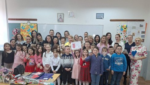 SVI DANI DA BUDU PUNI POŠTOVANJA, PAŽNJE I LJUBAVI: Ugljevički đaci majkama u čast 8. marta priredili priredbu SVI DANI DA BUDU PUNI POŠTOVANJA, PAŽNJE I LJUBAVI: Ugljevički đaci majkama u čast 8. marta priredili priredbu