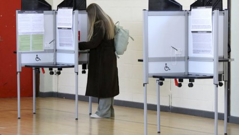 DA LI JE ŽENAMA MESTO U KUĆI: Irci se o tome izjašnjavaju na referendumu, pravo glasa ima 3,3 miliona ljudi DA LI JE ŽENAMA MESTO U KUĆI: Irci se o tome izjašnjavaju na referendumu, pravo glasa ima 3,3 miliona ljudi