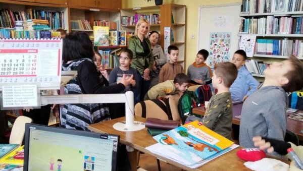 ПАРАЋИНСКА БИБЛИОТЕКА Др ВИЋЕНТИЈЕ РАКИЋ: Тематски дан за децу, а за жене бесплатно учлањење ПАРАЋИНСКА БИБЛИОТЕКА Др ВИЋЕНТИЈЕ РАКИЋ: Тематски дан за децу, а за жене бесплатно учлањење