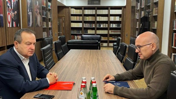 САСТАНАК ВУЧЕВИЋА И ДАЧИЋА У СЕДИШТУ СНС-а: Стабилност и мир кључни за опстанак државе, сарадња на предостојећим изборима (ФОТО) САСТАНАК ВУЧЕВИЋА И ДАЧИЋА У СЕДИШТУ СНС-а: Стабилност и мир кључни за опстанак државе, сарадња на предостојећим изборима (ФОТО)