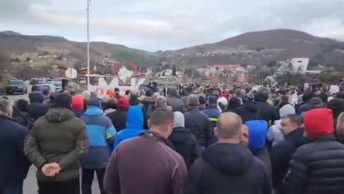 VELIKI PROTEST GRAĐANA U MOJKOVCU: Građani protiv otvaranja rudnika VELIKI PROTEST GRAĐANA U MOJKOVCU: Građani protiv otvaranja rudnika