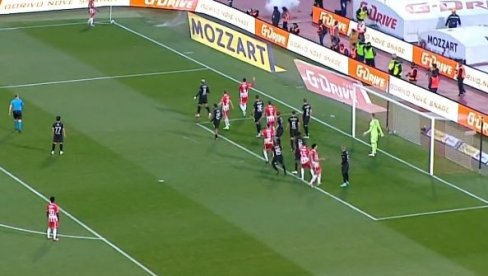 JEZIVO: Grobari topovskim udarima gađali fudbalera Crvene zvezde na večitom derbiju JEZIVO: Grobari topovskim udarima gađali fudbalera Crvene zvezde na večitom derbiju