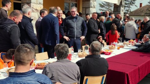 PREDSEDNIK OTKRIO SJAJNE VESTI: Oko 81 odsto mladih planira povratak iz inostranstva u Srbiju PREDSEDNIK OTKRIO SJAJNE VESTI: Oko 81 odsto mladih planira povratak iz inostranstva u Srbiju