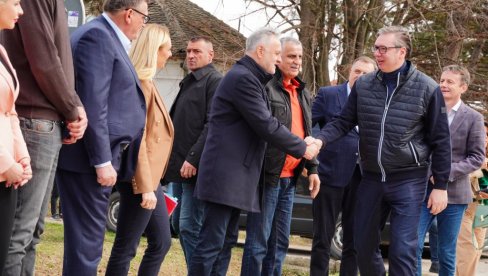 GOTOV DO 6. MAJA: Vučić - Za sedam dana kreću radovi na putu od Pambukovice ka Ubu GOTOV DO 6. MAJA: Vučić - Za sedam dana kreću radovi na putu od Pambukovice ka Ubu