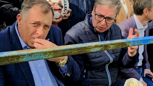 NE DIRAJ MI KOKICE! Vučić postavio sliku sa Dodikom, pa se našalio na Instagramu (FOTO) NE DIRAJ MI KOKICE! Vučić postavio sliku sa Dodikom, pa se našalio na Instagramu (FOTO)