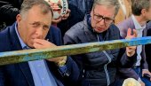 НЕ ДИРАЈ МИ КОКИЦЕ! Вучић поставио слику са Додиком, па се нашалио на Инстаграму (ФОТО)