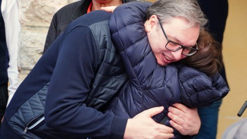 OVO JE ISTORIJSKI TRENUTAK: Pambukovčani za Novosti o poseti predsednika Vučića (VIDEO) OVO JE ISTORIJSKI TRENUTAK: Pambukovčani za Novosti o poseti predsednika Vučića (VIDEO)