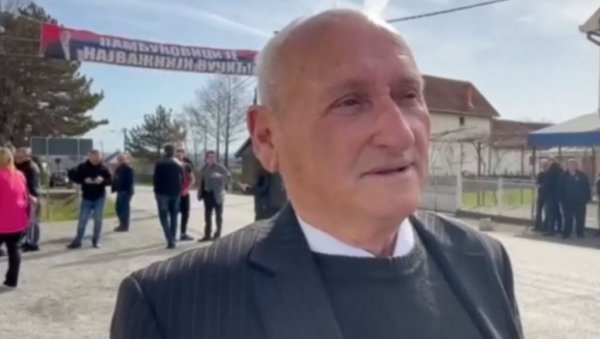 ТО СУ ДВА НАЈВЕЋА ХЕРОЈА ЗА НАШ НАРОД: Мештанин Памбуковице о посети Вучића и Додика, али имао је поруку и за бунтовнике (ВИДЕО) ТО СУ ДВА НАЈВЕЋА ХЕРОЈА ЗА НАШ НАРОД: Мештанин Памбуковице о посети Вучића и Додика, али имао је поруку и за бунтовнике (ВИДЕО)