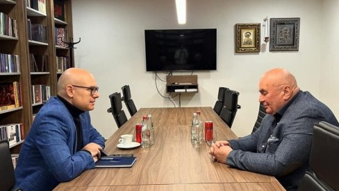 VUČEVIĆ SA PALMOM: Zajednička borba za slobodnu Srbiju VUČEVIĆ SA PALMOM: Zajednička borba za slobodnu Srbiju