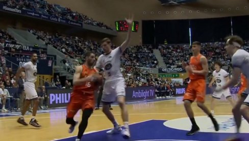 RIVALI JOŠ TRAŽE LOPTU: Senzacionalno! - španski TV komentatori oduševljeni potezom koji je izveo Stefan Jović (VIDEO) RIVALI JOŠ TRAŽE LOPTU: Senzacionalno! - španski TV komentatori oduševljeni potezom koji je izveo Stefan Jović (VIDEO)
